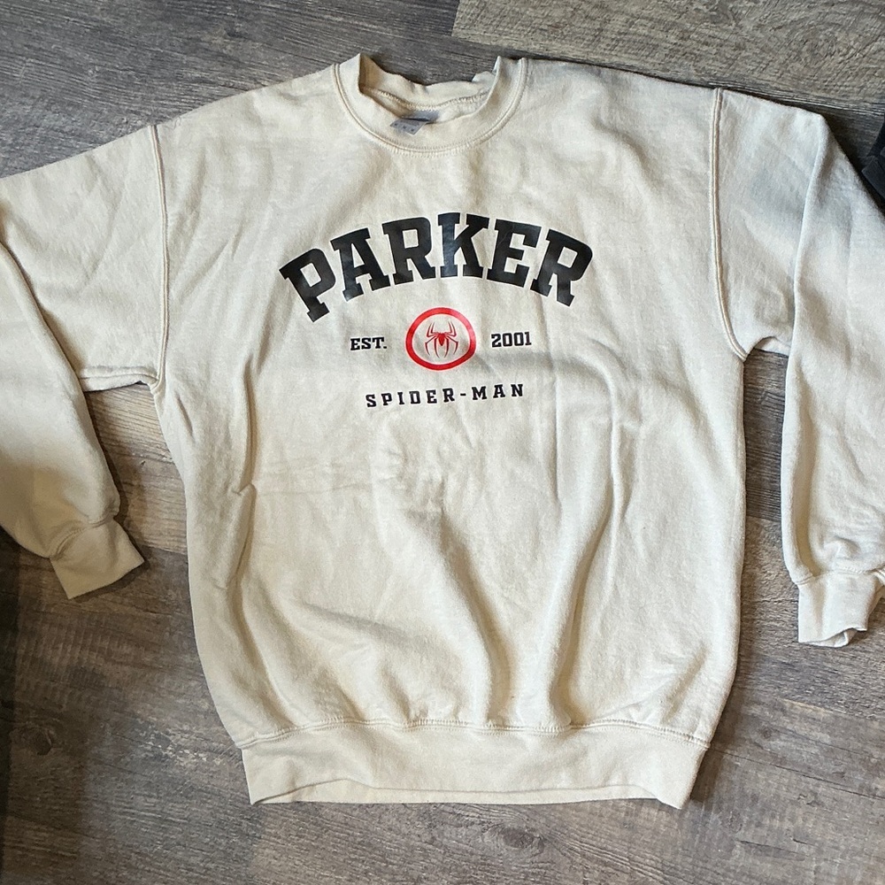 Gildan Cream Parker Spider-Man Men's Sweater size medium